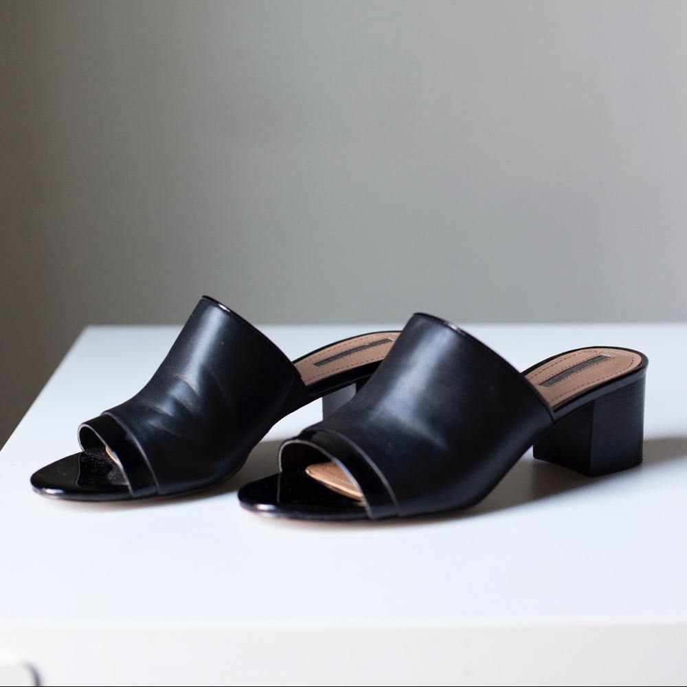 Tahari Daisie Black Leather Block Heel Sandals